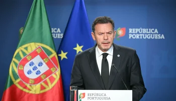 نخست‌وزیر پرتغال از تصمیم این کشور برای صدور مجوز استفاده ایالات متحده از پایگاه هوایی این کشور در جریان حملات علیه جمهوری اسلامی دفاع کرد.