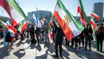 شاهزاده رضا پهلوی از ایرانیان خارج از کشور خواست با نمایندگان و تصمیم‌گیران کشورهای محل اقامت خود تماس بگیرند. آنان را قانع کنند که حمایت از ملت ایران باید تا لحظه سقوط جمهوری اسلامی ادامه یابد.