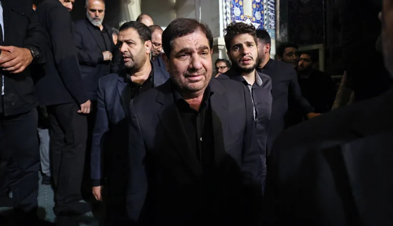 محمد مخبر با اشاره به اصل ۱۱۱ قانون اساسی از تشکیل شورای موقت رهبری خبر داد؛ همزمان سپاه و هیئت دولت کشتهشدن علی خامنهای را تأیید کردند.