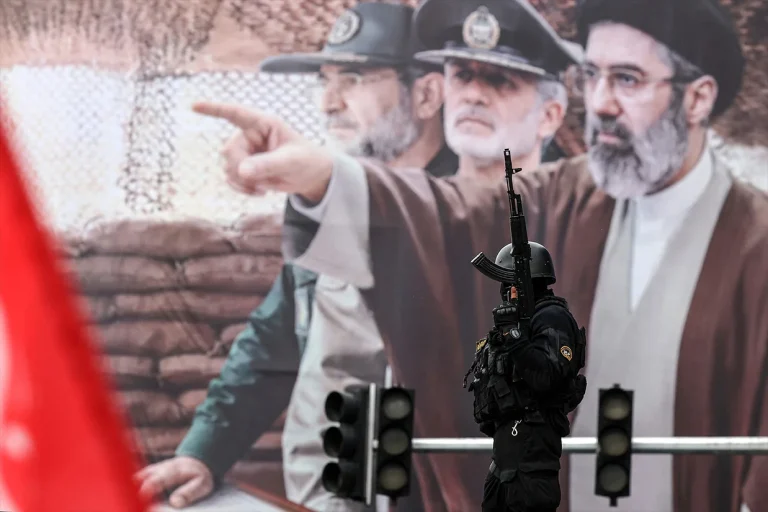 آسوشیتدپرس به نقل از دو مقام پاکستان گزارش داده است که جمهوری اسلامی پیشنهادی ۱۵ ماده‌ای از آمریکا برای برقراری آتش‌بس در جنگ جاری دریافت کرده است.