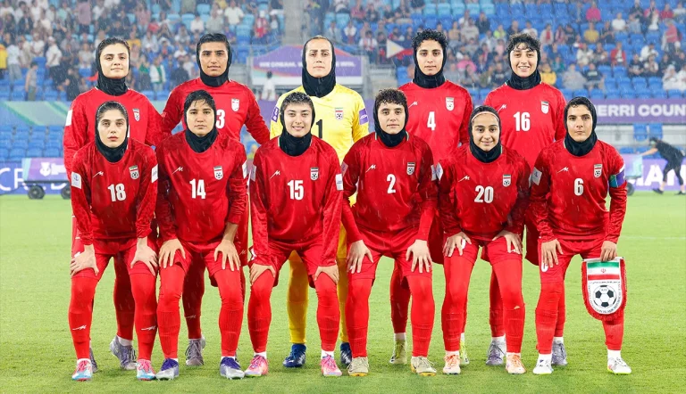 دونالد ترامپ گفت که او با آنتونی آلبانیزی نخست وزیر استرالیا درباره پذیرش پناهندگی اعضای تیم ملی فوتبال زنان ایران صحبت کرده و قرار است که به این زنان ورزشکار پناهندگی استرالیا داده شود.