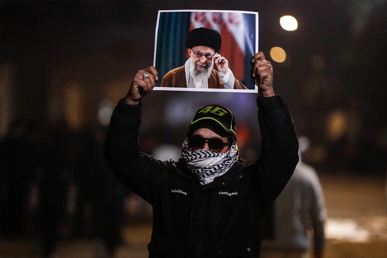 وزارت خارجه آمریکا با صدور هشداری از شهروندانش در سراسر جهان خواست که محتاط باشند، زیرا امکان حملات گروههای همسو با جمهوری اسلامی وجود دارد.