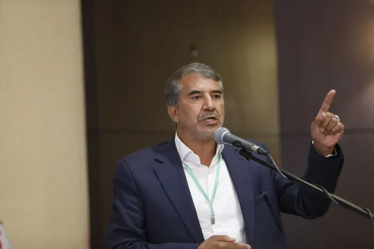 احمد انارکی محمدی عضو مجلس شورای اسلامی با تندرو خواندن مخالفان مذاکره گفت که هر جنگی پایانش صلح است و «هیچ اشکالی ندارد» که جمهوری اسلامی وارد مذاکره با آمریکا شود.