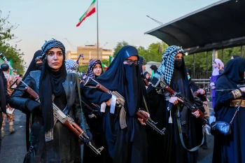 علی شریفی زارچی، استاد سابق بیوانفورماتیک ریاضی دانشگاه صنعتی شریف، با استناد به بررسی‌های فنی خود اعلام کرد که ادعای ثبت‌نام ۳۰ میلیون نفر در وب‌سایت «جان‌فدا» با واقعیت همخوانی ندارد.