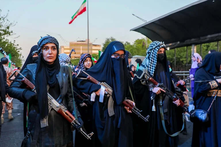 علی شریفی زارچی، استاد سابق بیوانفورماتیک ریاضی دانشگاه صنعتی شریف، با استناد به بررسیهای فنی خود اعلام کرد که ادعای ثبتنام ۳۰ میلیون نفر در وبسایت «جانفدا» با واقعیت همخوانی ندارد.