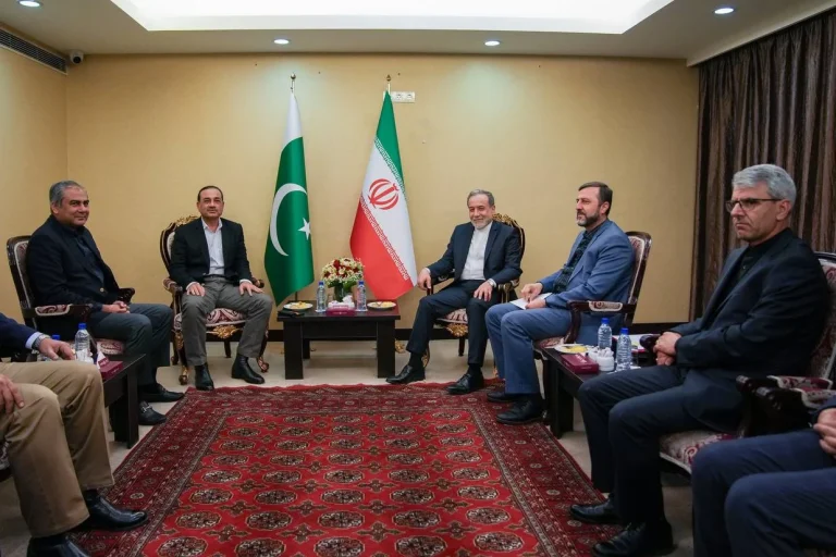 یک منبع دولتی در پاکستان اعلام کرد عباس عراقچی احتمالاً امشب در رأس هیأتی کوچک برای شرکت در دور دوم گفت‌وگوهای تهران و واشینگتن وارد اسلام‌آباد می‌شود.