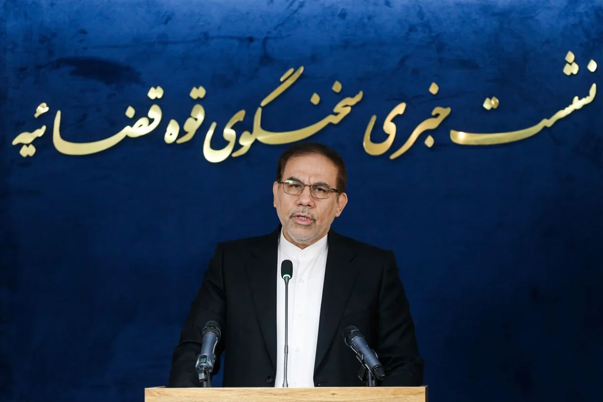 مقامات قضایی جمهوری اسلامی دستور شناسایی و توقیف اموال بیش از ۴۰۰ نفر از بازیگران، ورزشکاران، مدیران رسانهای و خبرنگاران را صادر کرده است.