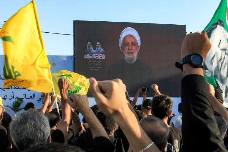 ارتش اسرائیل اعلام کرد در ادامه حملات خود به زیرساخت‌های حزب‌الله در لبنان، علی یوسف حرشی، دستیار نزدیک و برادرزاده نعیم قاسم، دبیرکل حزب‌الله، روز گذشته در حمله‌ای هوایی در پایتخت لبنان کشته شده است.