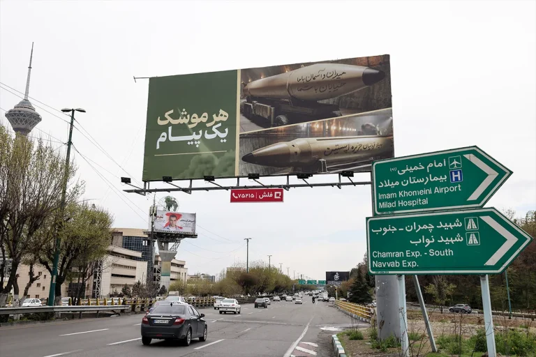مقامهای امارات متحده عربی اعلام کردند که یک موشک شلیکشده از سوی جمهوری اسلامی به ساختمان یک شرکت ماهوارهای در شهر شارجه اصابت کرده است.
