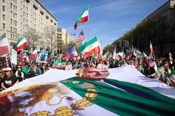 در پی فراخوان شاهزاده رضا پهلوی شماری از ایرانیان در شهرهای مختلف جهان همزمان با مذاکرات اسلامآباد تجمع کردند.