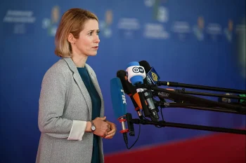 مسئول سیاست خارجی اتحادیه اروپا هشدار داد که مذاکرات با جمهوری اسلامی باید با حضور کارشناسان هستهای انجام شود.