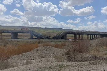 رسانههای داخلی ایران روز سهشنبه از وقوع حملاتی به زیرساختهای حملونقل، از جمله خطوط راهآهن و جادهها، در چندین شهر کشور خبر دادند؛ حملاتی که به اسرائیل و آمریکا نسبت داده شده است.