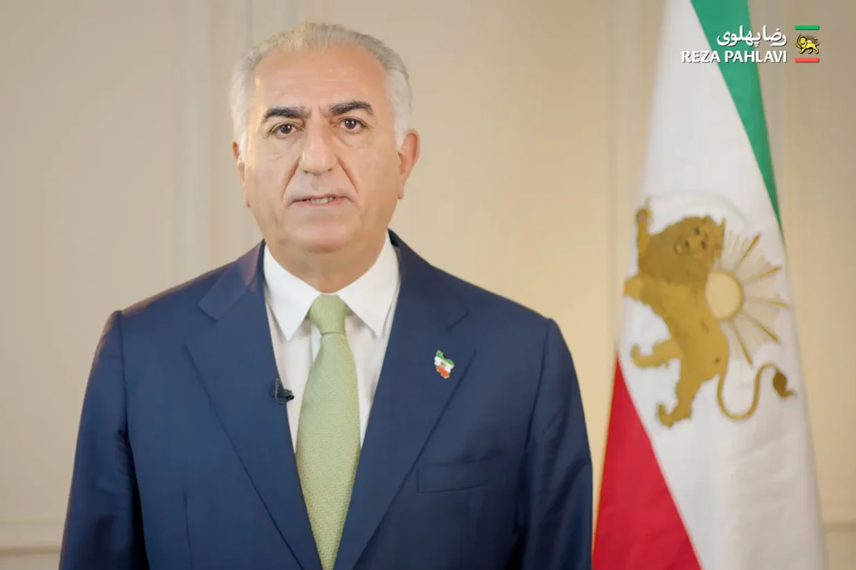شاهزاده رضا پهلوی در پیامی به مردم ایران تأکید کرد که تحولات مسیر تضعیف حکومت را طی می‌کند و «سرنگونی نهایی» به دست ملت ایران رقم خواهد خورد.