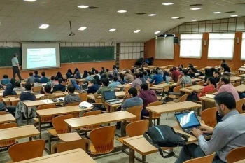 مهدی ابطحی، معاون پژوهشی وزیر علوم، تحقیقات و فناوری از تهیه لیستی از اساتید دانشگاه برای دسترسی به اینترنت بین‌المللی خبر داده است.