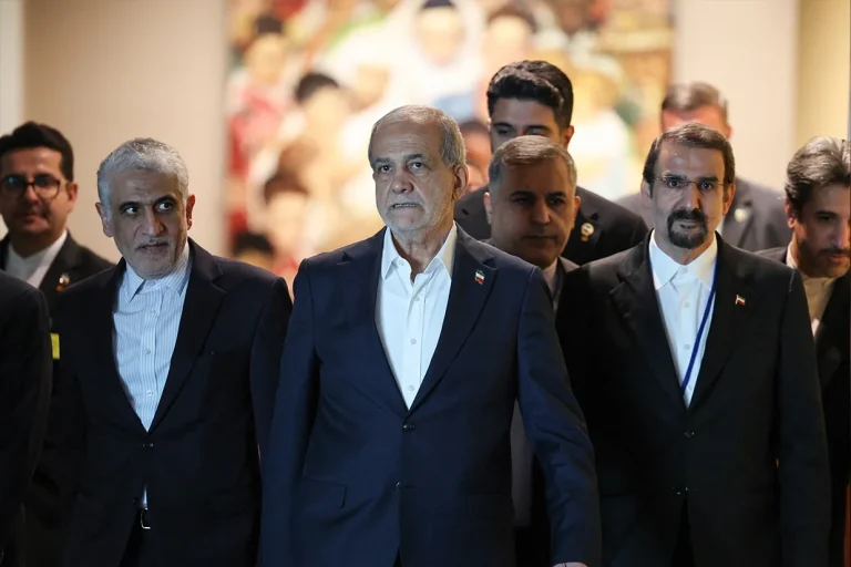وزارت خارجه آمریکا اعلام کرد که ممنوعیت خرید کالاهای لوکس و عضویت در فروشگاههای عمدهفروشی همچنان برای دیپلماتهای جمهوری اسلامی در جریان مجمع عمومی سازمان ملل پابرجاست.