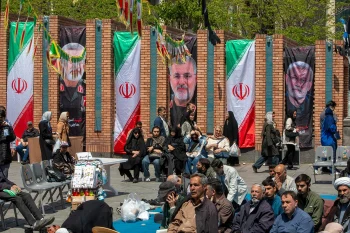 دونالد ترامپ گفت حکومت ایران بهتازگی به او اطلاع داده است که در «وضعیت فروپاشی» قرار گرفته است و میخواهد هر چه سریعتر تنگه هرمز باز شود.