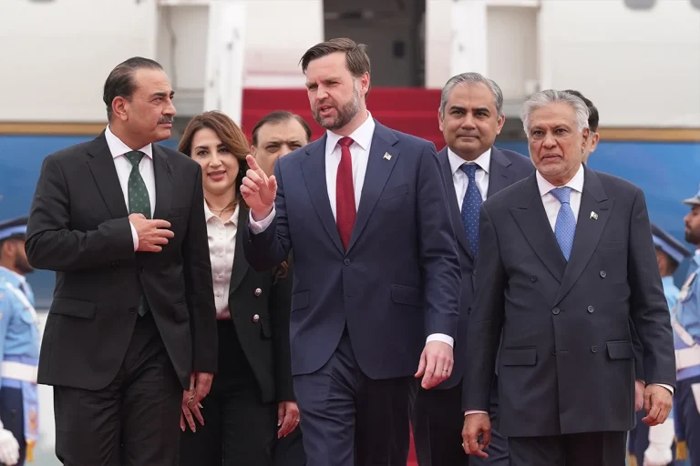 دونالد ترامپ اعلام کرد که جی‌دی ونس، معاون او به دلیل مسائل امنیتی در دور دوم مذاکرات جمهوری اسلامی و ایالات متحده در اسلام‌آباد شرکت نخواهد کرد.