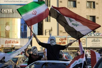 رویترز به نقل از منابع عراقی گزارش داد که دولت آمریکا ارسال حدود ۵۰۰ میلیون دلار پول نقد به عراق را متوقف کرده و بخشی از همکاریهای امنیتی خود با بغداد را به حالت تعلیق درآورده است.