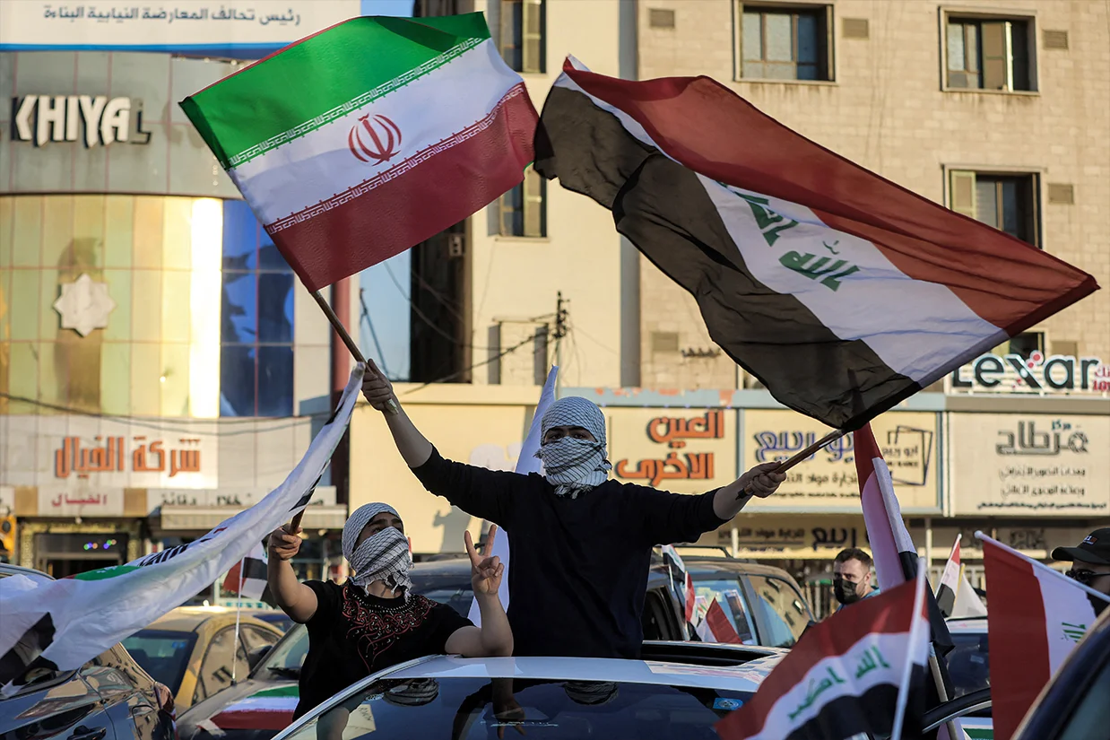 رویترز به نقل از منابع عراقی گزارش داد که دولت آمریکا ارسال حدود ۵۰۰ میلیون دلار پول نقد به عراق را متوقف کرده و بخشی از همکاریهای امنیتی خود با بغداد را به حالت تعلیق درآورده است.