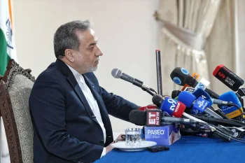عباس عراقچی اعلام کرد تهران «هیچ اعتمادی» به ایالات متحده ندارد و تنها در صورتی حاضر به ادامه مذاکرات با واشنگتن خواهد بود که آمریکا رویکردی «جدی» در پیش بگیرد.
