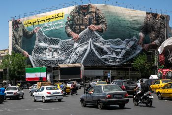 سخنگوی ارتش جمهوری اسلامی مدعی شد که اکنون سپاه و ارتش کنترل تنگه هرمز را برعهده دارند و جمهوری اسلامی با کنترل بر این تنگه می‌تواند دو برابر درآمدهای نفتی ایران، منفعت اقتصادی بدست آورد.