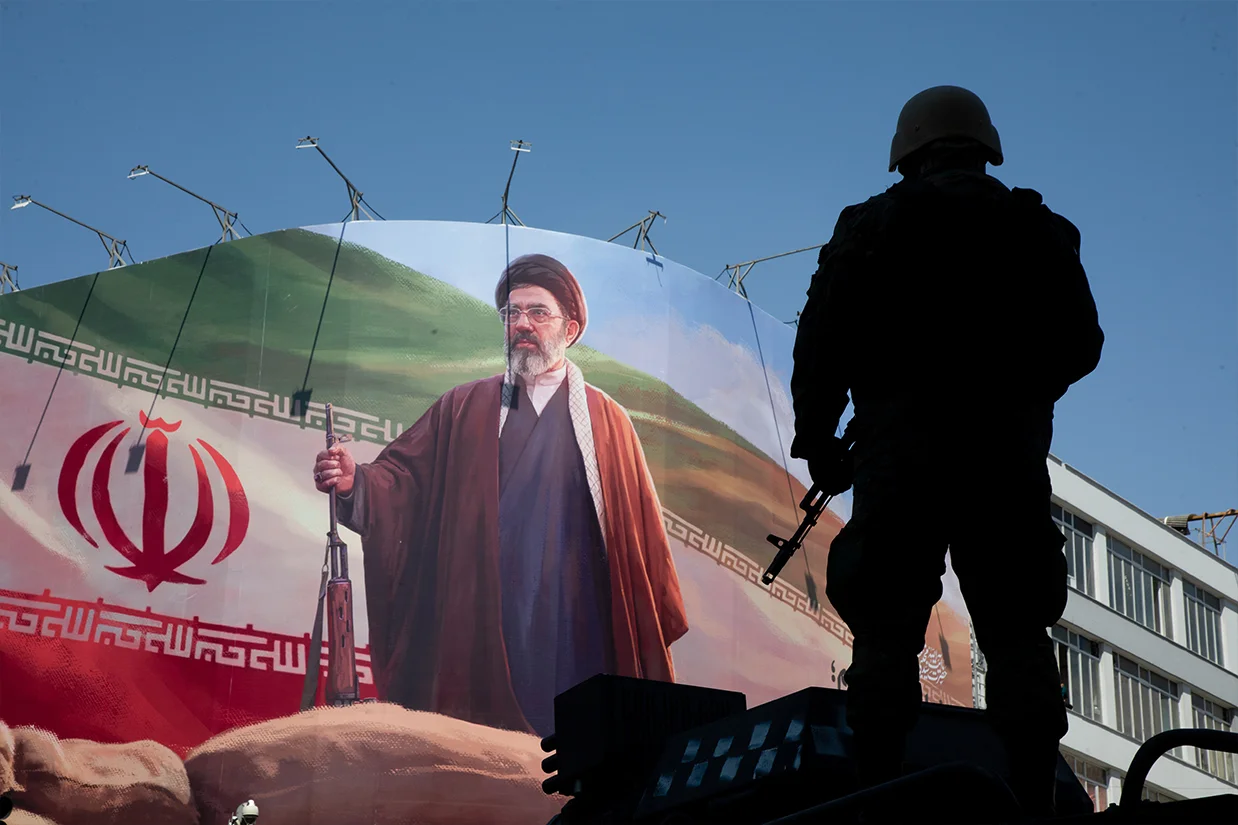 خبرگزاری رویترز به نقل از دو منبع ارشد ایرانی گزارش داد که رهبر جمهوری اسلامی دستور داده است که اورانیوم با غنای نزدیک به سطح تسلیحاتی از کشور خارج نشود.