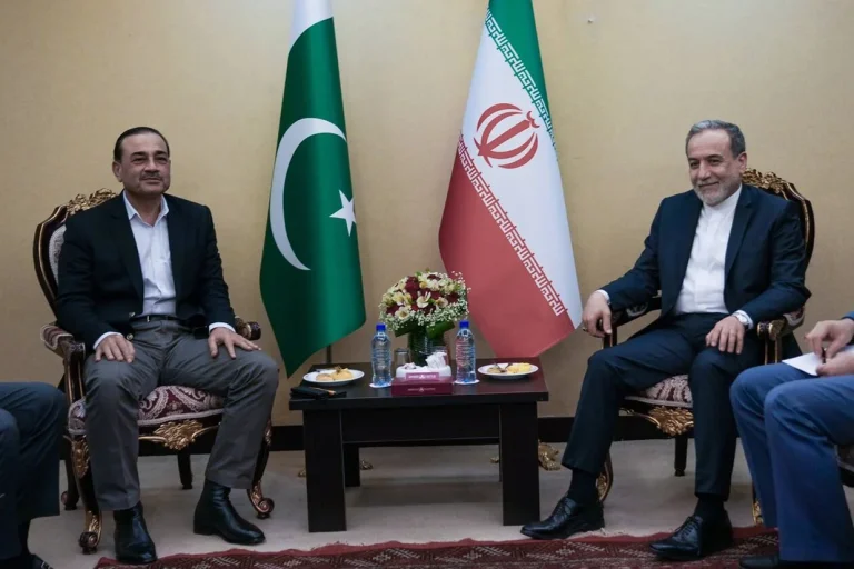 عاصم منیر در تهران درباره میانجیگری و امنیت منطقه گفتوگو کرد. ایران و پاکستان درباره جلوگیری از تشدید درگیریها رایزنی کردند