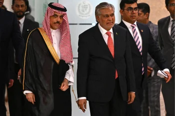 رویترز گزارش داد که پاکستان در چارچوب یک توافق دفاعی متقابل، حدود ۸ هزار نیروی نظامی، یک اسکادران جنگنده و یک سامانه پدافند هوایی را در عربستان سعودی مستقر کرده است.