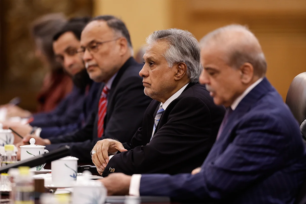 وزارت خارجه پاکستان اعلام کرد اسحاق دار، وزیر خارجه این کشور، روز جمعه ۸ خرداد راهی واشنگتن می‌شود تا با مارکو روبیو دیدار و گفت‌وگو کند.