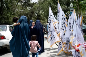 منابع خبری افغانستان گزارش داده‌اند که یک قاضی طالبان در استان دایکندی از مردی حمایت کرده که مدعی است یک زن شوهردار به او تعلق دارد.