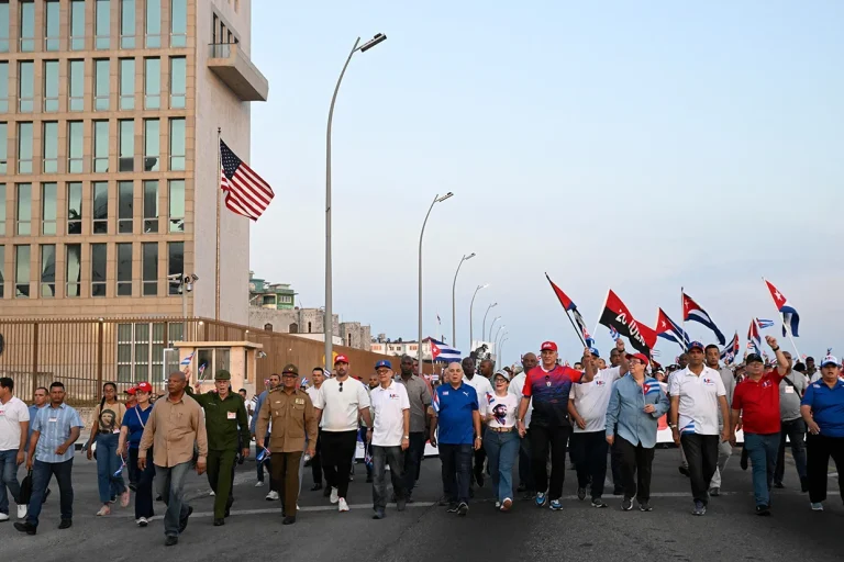 دونالد ترامپ، رئیسجمهور آمریکا، روز جمعه با امضای یک دستور جدید، تحریمهای ایالات متحده علیه دولت کمونیستی کوبا را گسترش داد و بار دیگر این کشور را در کانون توجه قرار داد.