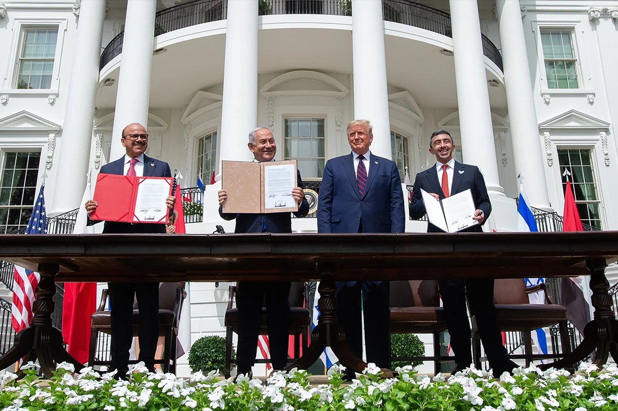 دونالد ترامپ، رئیس‌جمهور آمریکا خواستار پیوستن همزمان عربستان سعودی، قطر، پاکستان، ترکیه، مصر و اردن به توافق‌های ابراهیم شد.