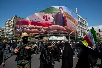 خبرگزاری تسنیم در پیام منتسب به مجتبی خامنهای گزارش داد که او در ابتدا با تفاهمنامه میان جمهوری اسلامی و آمریکا موافق نبوده، اما پس از ارائه تعهد از سوی مسعود پزشکیان و پذیرش مسئولیت اجرای آن، اجازه امضای این تفاهمنامه را داده است.