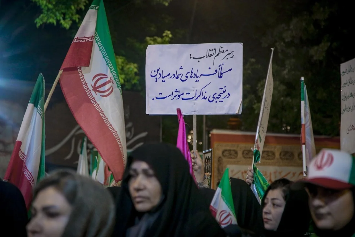 بر اساس گزارش آکسیوس، ایالات و جمهوری اسلامی بر سر متن یک توافق اولیه به تفاهم رسیدهاند؛ توافقی که در صورت نهایی شدن، میتواند به بازگشایی تنگه هرمز، تمدید آتشبس برای ۶۰ روز و آغاز دور تازهای از مذاکرات هستهای منجر شود.