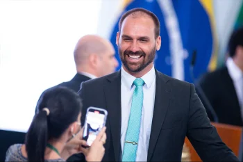 دادگاه عالی برزیل ادواردو بولسونارو را به زندان و محرومیت سیاسی محکوم کرد. محکومیت پسر بولسونارو به دلیل ارتباط با دولت آمریکا
