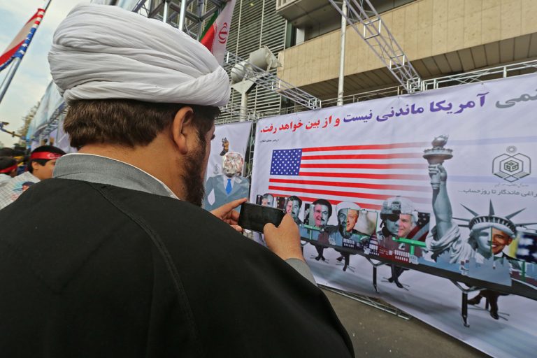 رویترز: پیش‌نویس تفاهم‌نامه تهران و واشنگتن شامل توقف غنی‌سازی، رقیق‌سازی ذخایر اورانیوم و بازگشایی تنگه هرمز است