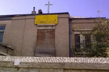عکاس بنای تاریخی کلیسای انجیلی مشهد که شاهد عینی تخریب این بنا بود، گفت این ساختمان در سحرگاه سه‌شنبه ۱۴ خرداد، با استفاده از بولدوزر به طور کامل تخریب شد.