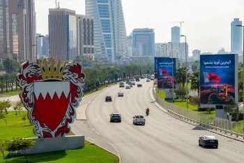 سپاه پاسداران روز شنبه اعلام کرد از حملات به اهدافی در منطقه خبر داد و این حمله را «پاسخ به حملات هوایی آمریکا» به سواحل جنوبی ایران خواند. بحرین نیز از حملات پهپادی جمهوری اسلامی به خاک کشورش خبر داد.