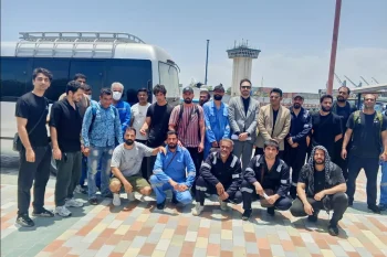 تعداد ۲۲ خدمه ایرانی یک نفتکش که توسط ایالات متحده در زمان محاصره دریایی توقیف شده بود، روز جمعه به نماینده سرکنسولگری جمهوری اسلامی در بندر کراچی تحویل داده شدند.