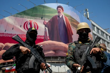 منابع خبری گزارش داده‌اند مجتبی خامنه‌ای، رهبر جمهوری اسلامی با درخواست رئیس قوه قضاییه برای عفو، تخفیف یا تبدیل مجازات دو هزار نفر از محکومان موافقت کرد، اما این فرمان شامل حال زندانیان سیاسی با اتهامات امنیتی و جاسوسی نمی‌شود.