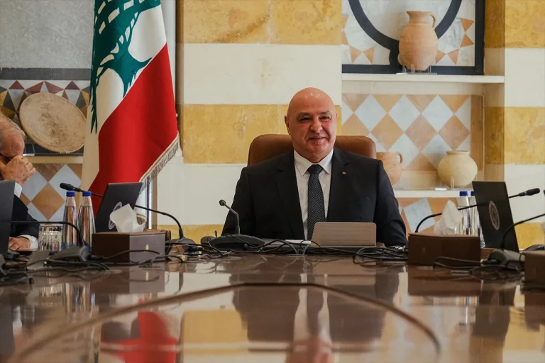 واکنش رئیس‌جمهور لبنان به بیانیه سپاه پاسداران: لبنان کشور شما نیست، کشور ماست