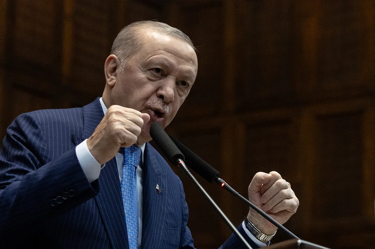 در پی انتقادات تند رجب طیب اردوغان، رئیسجمهور ترکیه از حملات اسرائیل در منطقه، بنیامین نتانیاهو، او را «دیکتاتور یهودستیز» توصیف کرد.