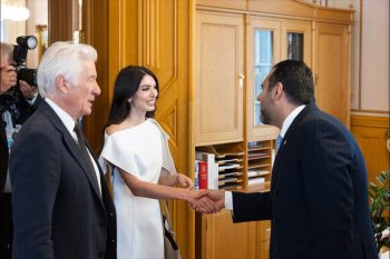 مسعود قره‌خانی، رئيس پارلمان نروژ از دیدار و گفتگوی خود با شاهدخت نور پهلوی در جریان نشست انجمن آزادی اسلو خبر داد.