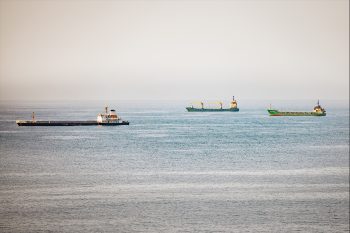 بهبود جریان حمل‌ونقل نفت از طریق تنگه هرمز باعث شده است قیمت نفت برنت به سطحی پایین‌تر از قیمت‌های پیش از آغاز جنگ جمهوری اسلامی بازگردد.