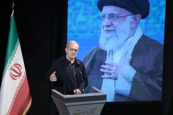 مسعود پزشکیان، رئیس جمهوری اسلامی گفت که حکومت ایران در برابر حملات تسلیم نمی‌شود، ولی باید خود را از وضعیت «نه جنگ، نه صلح» خارج کند.