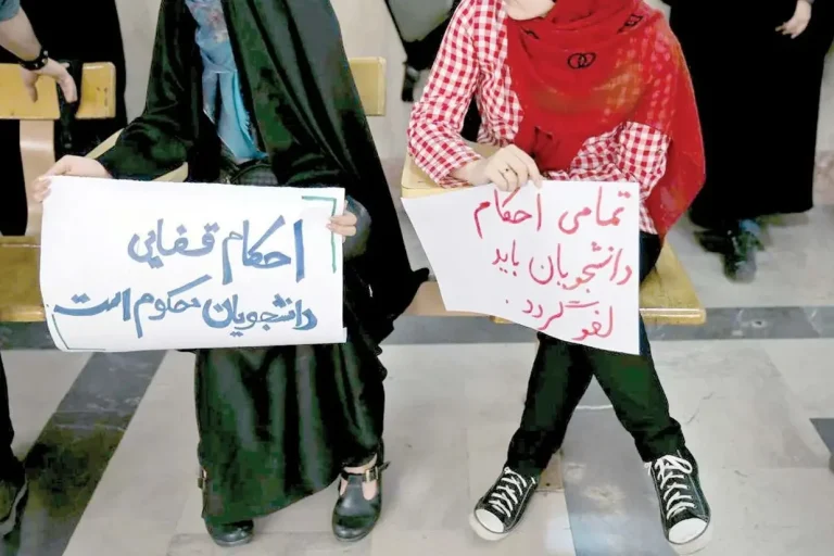 روزنامه «شرق» در گزارشی از گسترش برخوردهای امنیتی و تشکیل صدها پرونده انضباطی علیه دانشجویان در چندین دانشگاه ایران خبر داده است.
