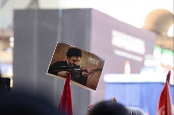 پیام منتسب به مجتبی خامنهای، امضای رئیس جمهور آمریکا بر تفاهمنامه میان تهران و واشنگتن را «بیارزش» خواند و وعده داد که «جبهه مقاومت» و ملت ایران «درسهای فراموشنشدنی» به آمریکا خواهند داد.