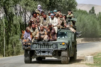 منابع خبری افغانستان گزارش دادند که گروهی از مخالفان مسلح طالبان برای نخستین بار در پنج سال گذشته، ولسوالی (شهرستان) یفتل بدخشان را از کنترل طالبان خارج کردند.
