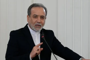 عباس عراقچی، وزیر امور خارجه جمهوری اسلامی در واکنش به اظهارات وزیر دفاع اسرائیل درباره قرار گرفتن مجتبی خامنهای در فهرست «مرگ» گفت در صورت چنین اجرای چنین تهدیدی، جمهوری اسلامی پاسخ فوری خواهد داد.