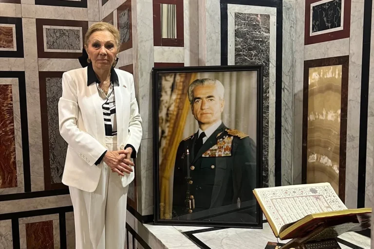 شهبانو فرح پهلوی: مراسم سالگرد درگذشت شاهنشاه ایران امسال به‌صورت محدود و خانوادگی برگزار می‌شود